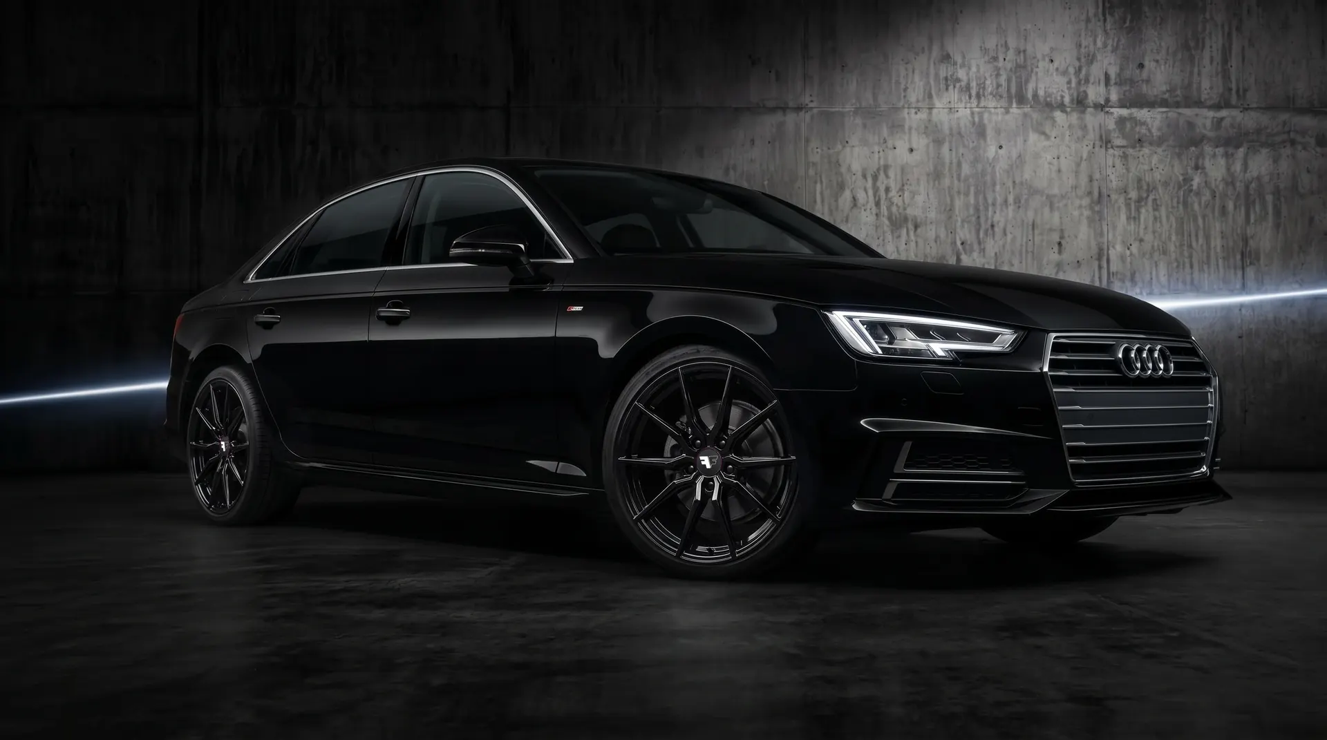 Audi A4 mit FF03 Black Painted