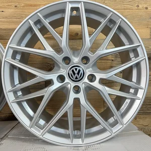 4x 19 Zoll Felgen DM08 silber für VW Golf 7 8 GTI GTD GTE eGolf R-Line 7R 8R