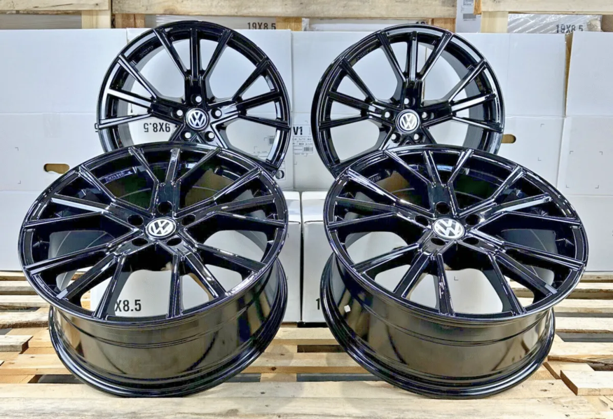 18 Zoll Felgen Avus AF18 schwarz für VW Passat B6 B7 Beetle EOS 1F ID.3 Jetta KM